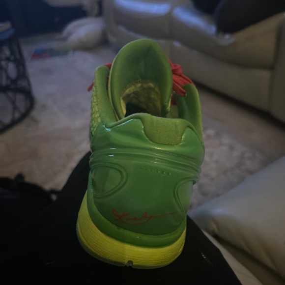 Kobe grinches